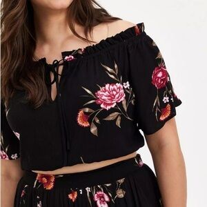 Torrid Black Floral Off Shoulder Smocked Crop Top Flutter Sleeve Lace Up Size 4